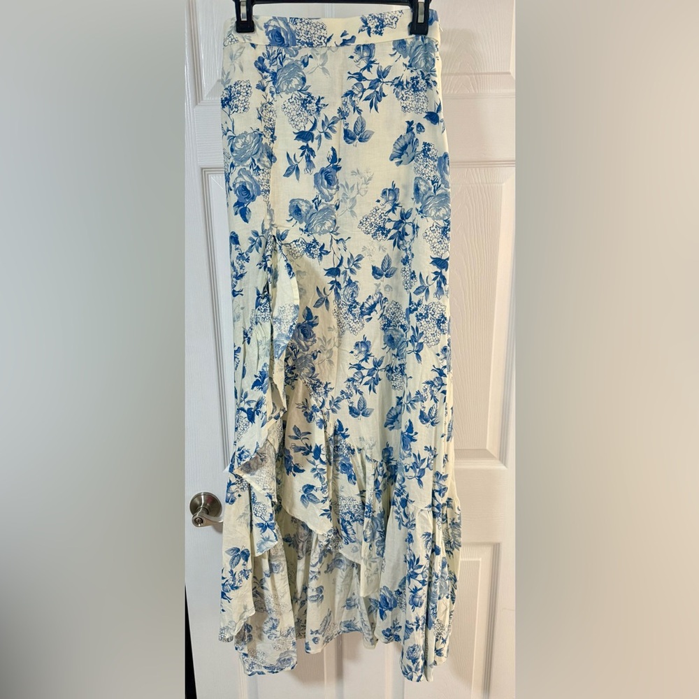 NWT Blue + White Ruffle Floral Skirt